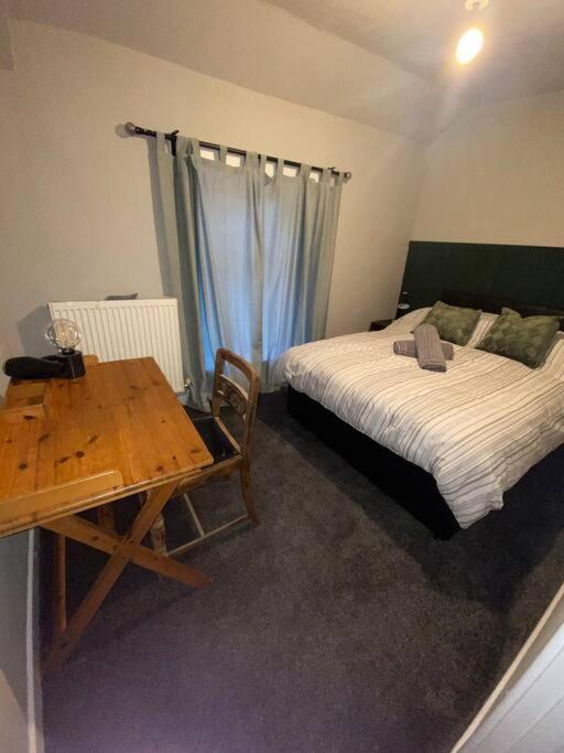 Mountain View Two Bedroom Llwynypia Esterno foto