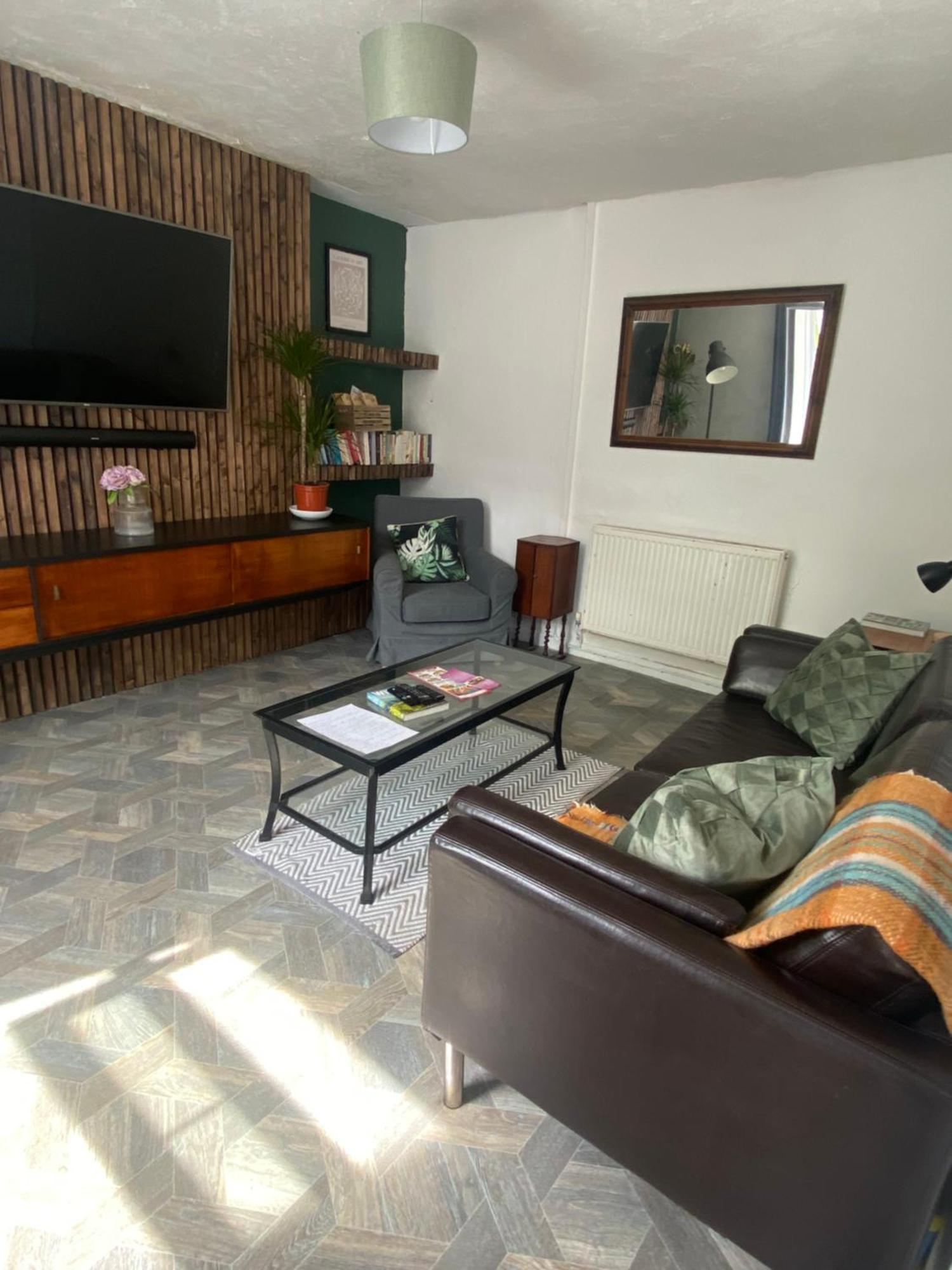 Mountain View Two Bedroom Llwynypia Esterno foto